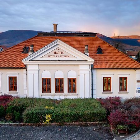 Magita Hotel Basko Экстерьер фото
