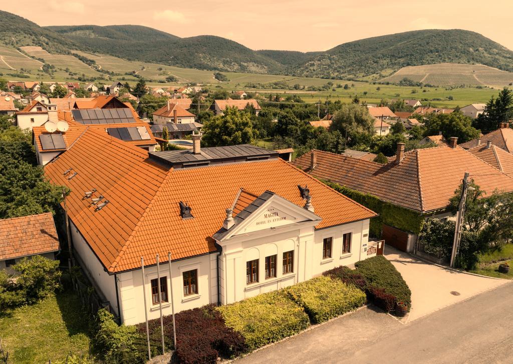 Magita Hotel Basko Экстерьер фото