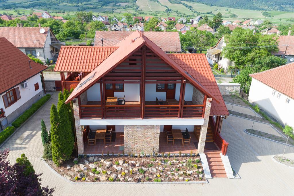 Magita Hotel Basko Экстерьер фото