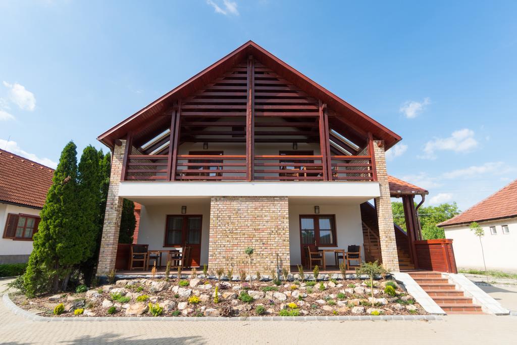 Magita Hotel Basko Экстерьер фото