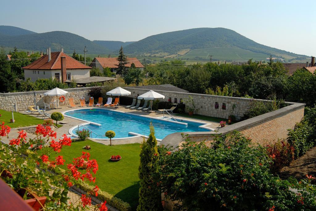 Magita Hotel Basko Экстерьер фото