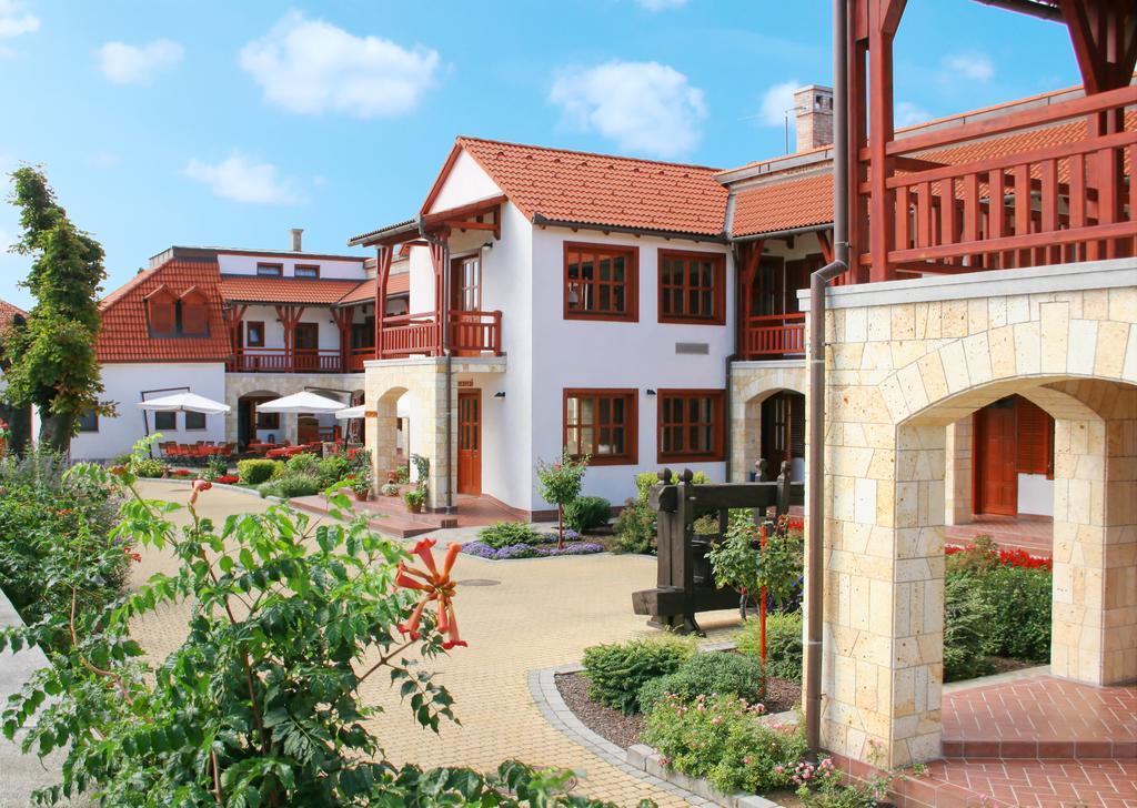 Magita Hotel Basko Экстерьер фото