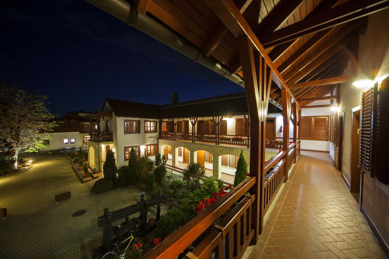 Magita Hotel Basko Экстерьер фото