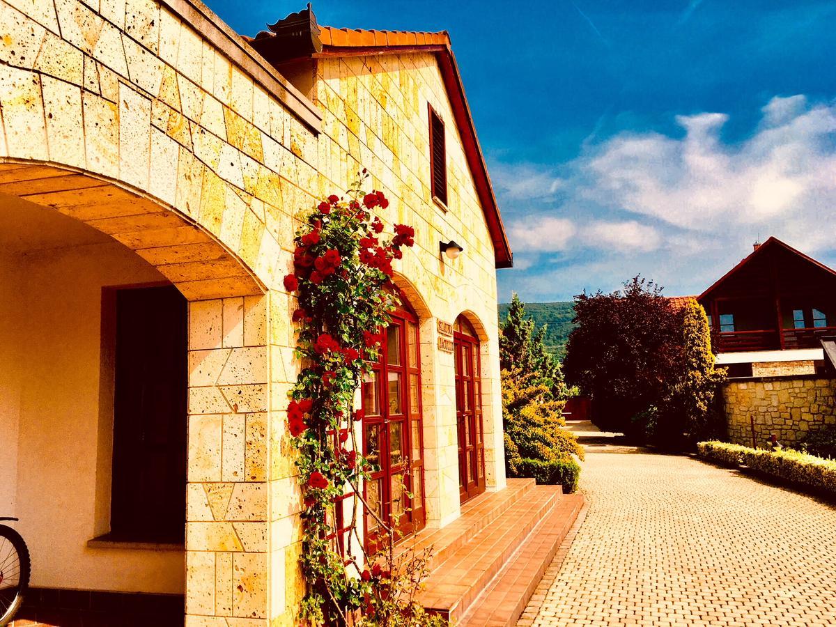 Magita Hotel Basko Экстерьер фото